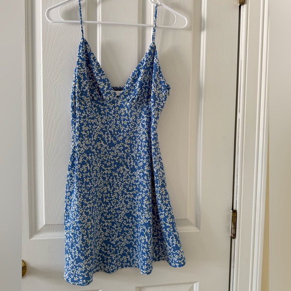 Zara Dresses & Skirts - Zara Blue and White Floral Mini Dress